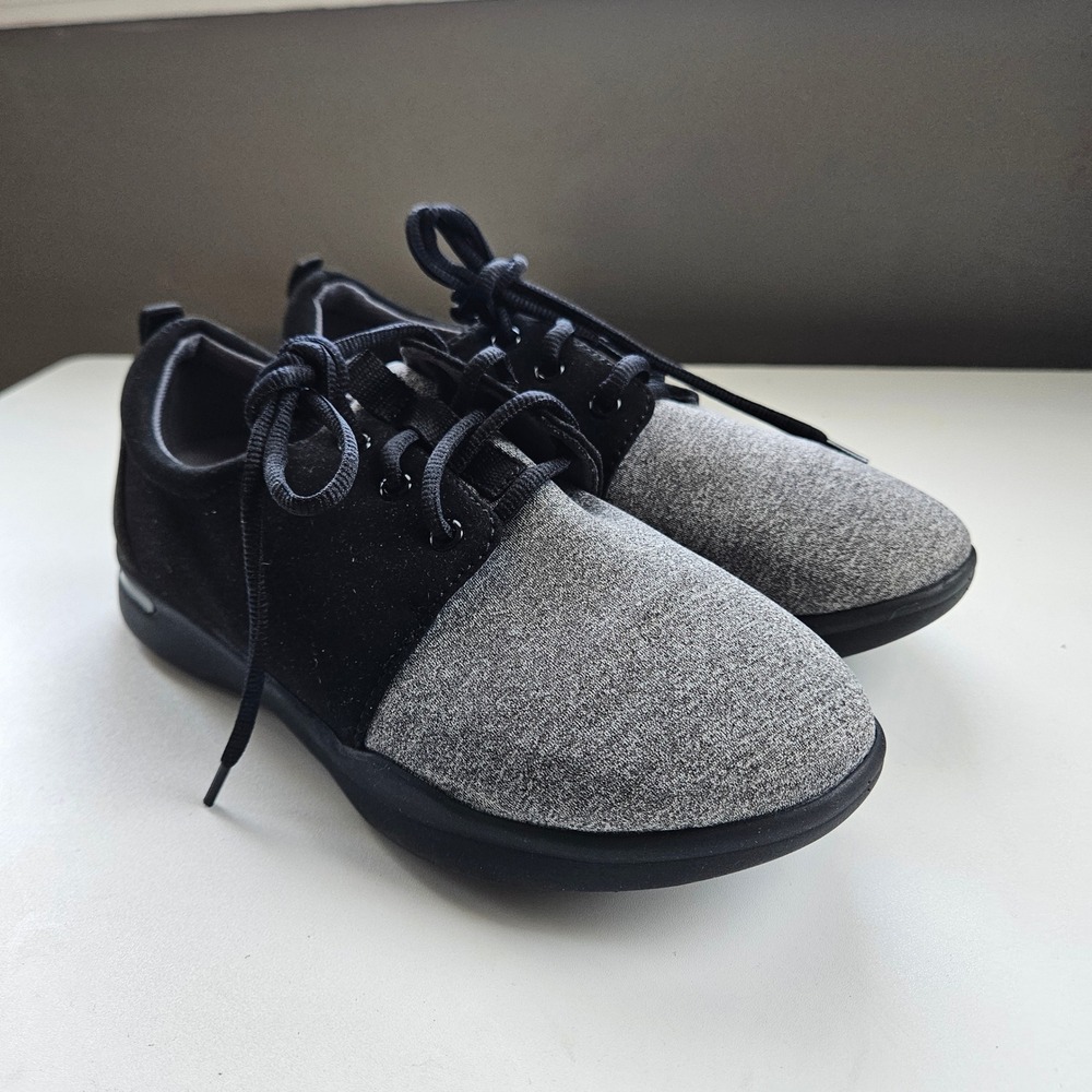 SoftWalk Shoes Sneakers Womens 7 Black Gray Lace Up Comfort Dark Academia Office